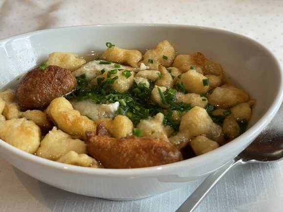 Schwäbische Hochzeitssuppe bei Hotel Gasthof Hirsch